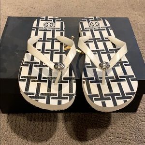 Tory flip flops size 11